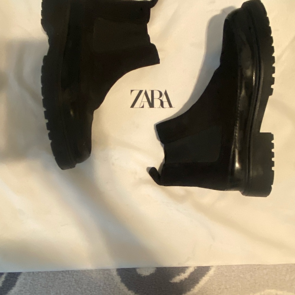 Zara Sleek Black Chelsea Boots